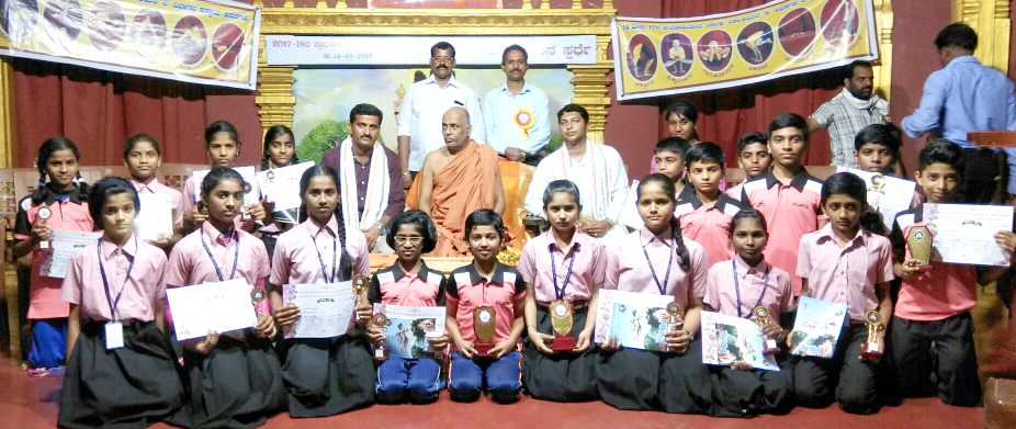 ಜಿಲ್ಲಾ ಮಟ್ಟದ ಯೋಗಾಸನ ಸ್ಪರ್ಧೆ: ಆಳ್ವಾಸ್ ಪ್ರೌಢಶಾಲೆಗೆ ಪ್ರಶಸ್ತಿ